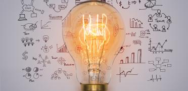 Imagen de idea en http://www.freepik.es/foto-gratis/bombilla-con-el-grafico-de-dibujo_1007991.htm, diseñado por Freepik
