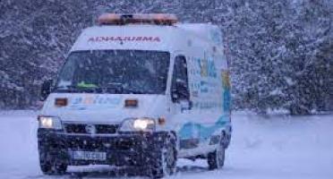 Imagen de una ambulancia en la nieve